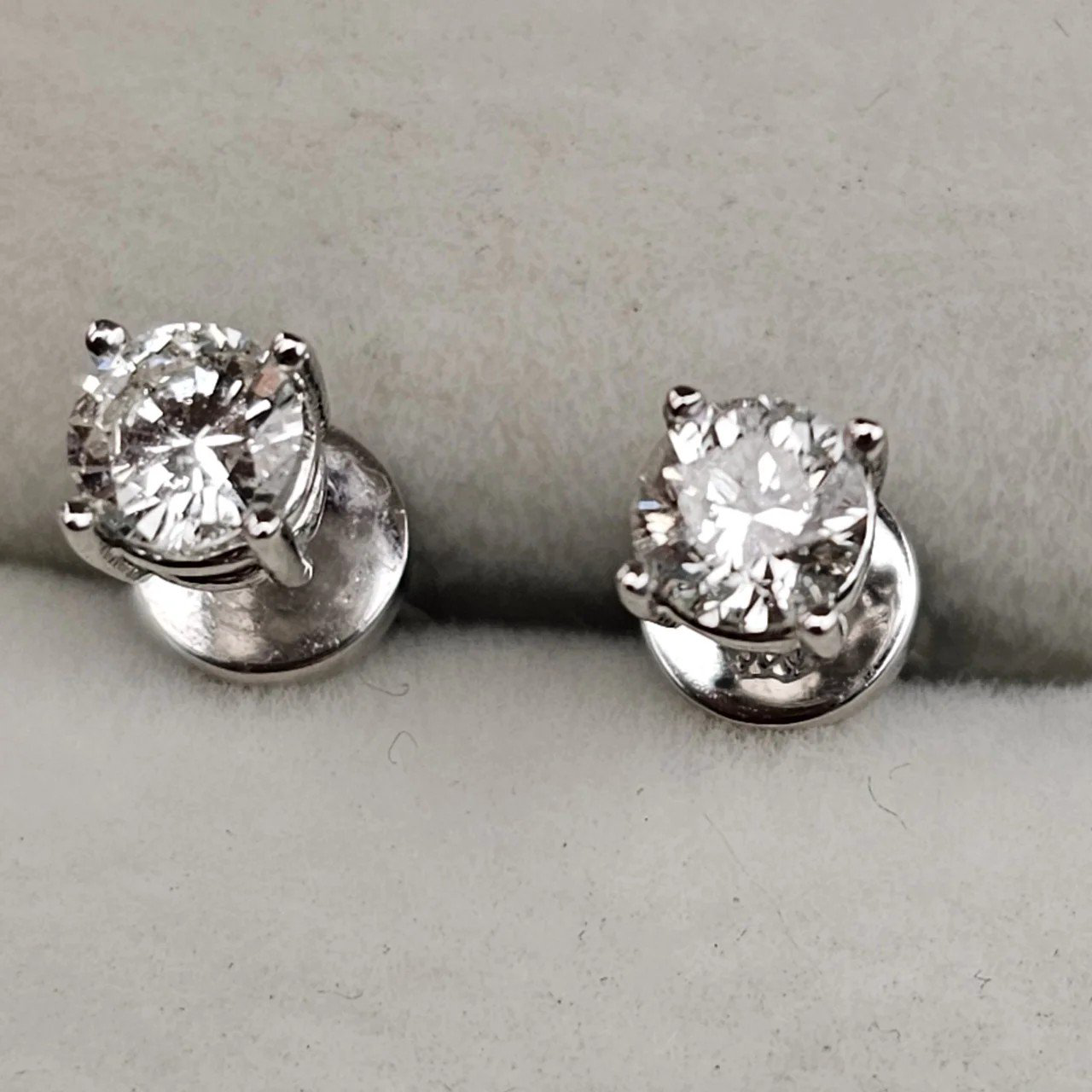 Серьги Deimantas 109892563 1,24гр 0,34ct. купить,NaN