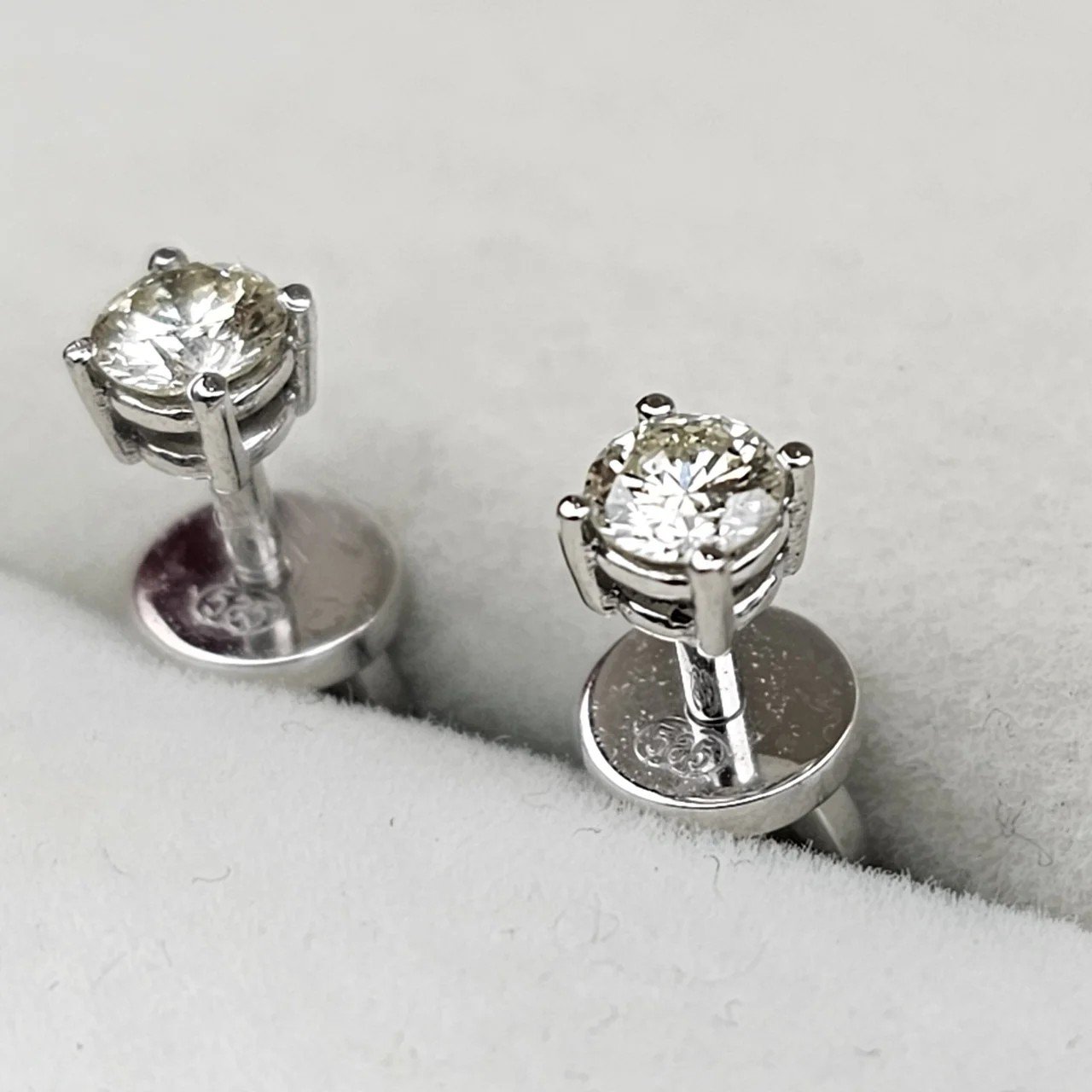 Серьги Deimantas 109892563 1,24гр 0,34ct. купить,NaN