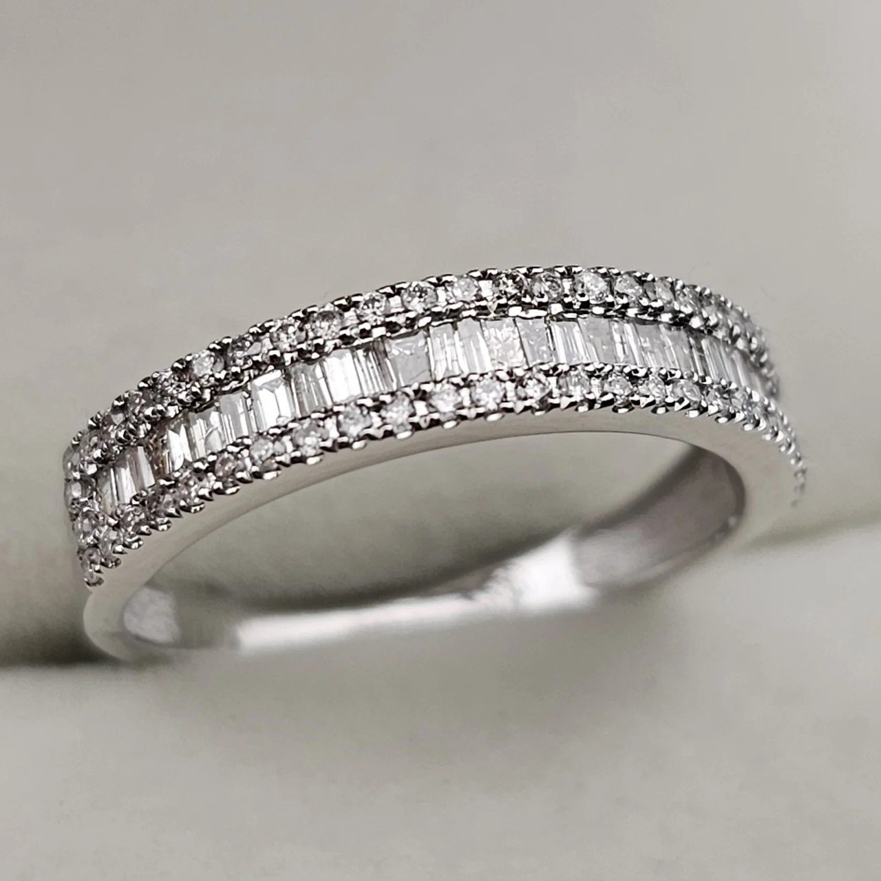 Кольцо Deimantas 109857604 18р 2,6гр 0,60ct. купить,NaN