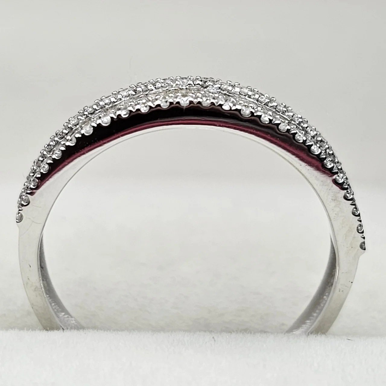 Кольцо Deimantas 109857604 18р 2,6гр 0,60ct. купить,NaN