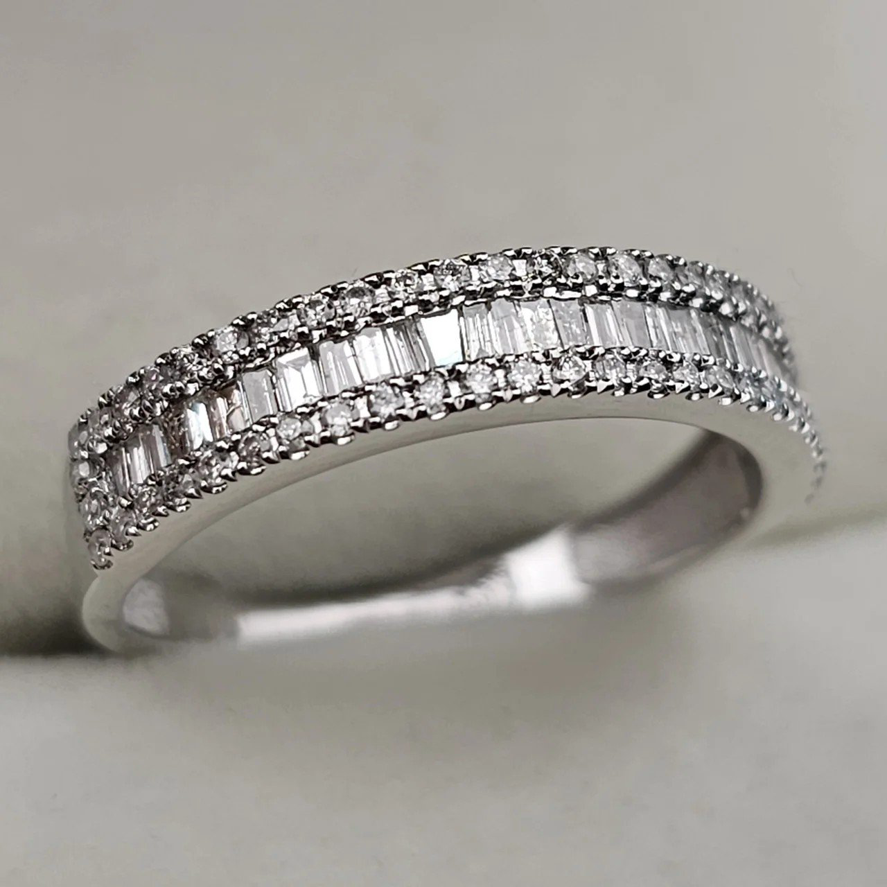 Кольцо Deimantas 109857604 18р 2,6гр 0,60ct. купить,NaN