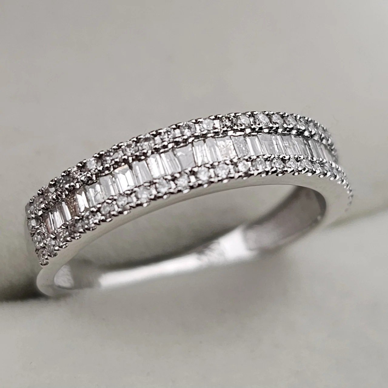 Кольцо Deimantas 109857604 18р 2,6гр 0,60ct. купить,NaN
