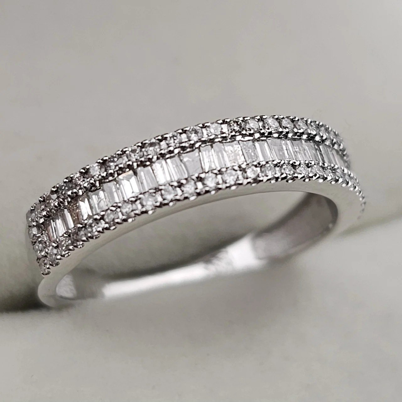 Кольцо Deimantas 109857604 18р 2,6гр 0,60ct. купить,NaN