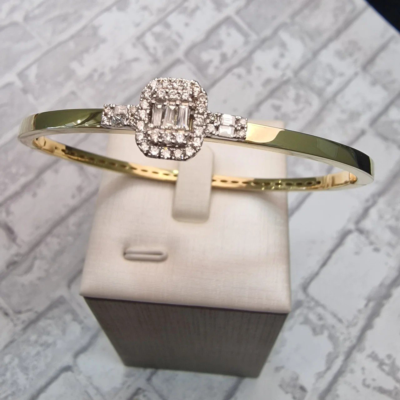 Браслет Deimantas 109858109 17р 13,22гр 0,58ct. купить,NaN