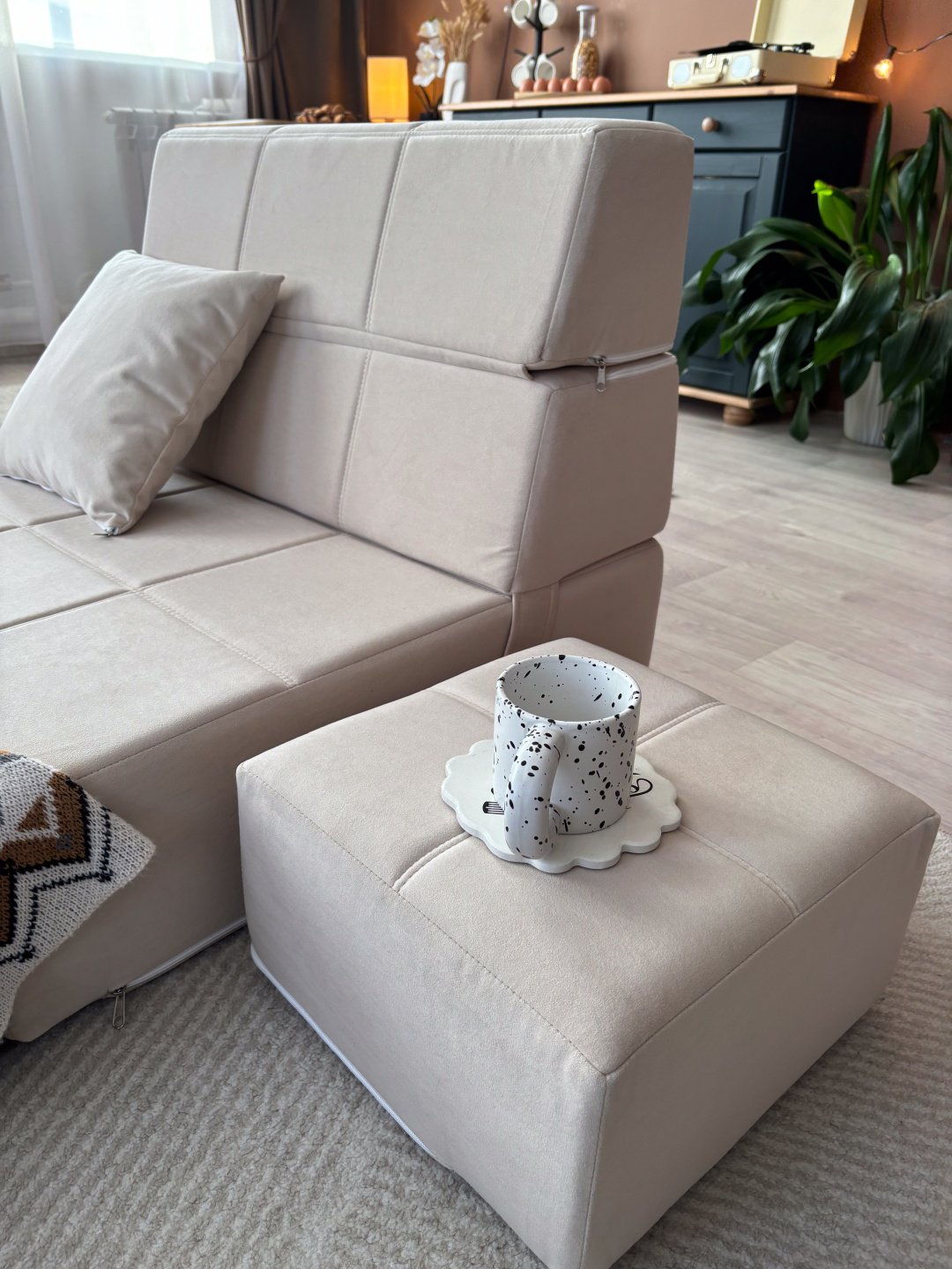 Бескаркасное кресло Marco mebel brand CUBes , обивка велюр, кремовый купить,NaN