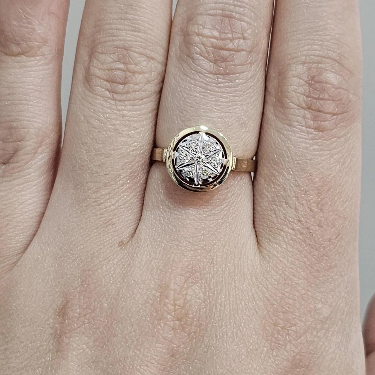 Кольцо Deimantas 109857760 18р 3,51гр 0,21ct. купить,NaN