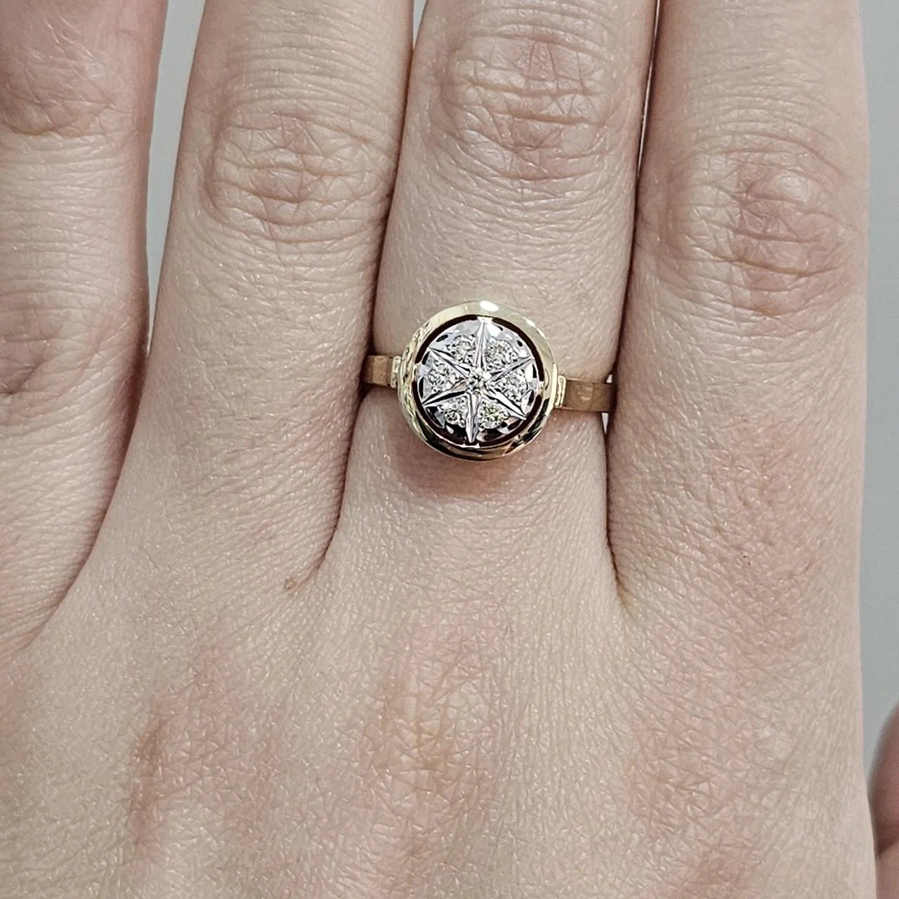 Кольцо Deimantas 109857760 18р 3,51гр 0,21ct. купить,NaN