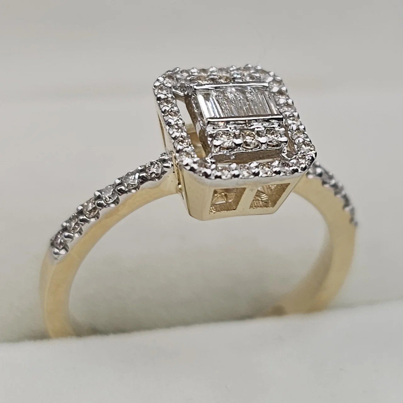 Кольцо Deimantas 109857767 16,5р 3,16гр 0,35ct. купить,NaN