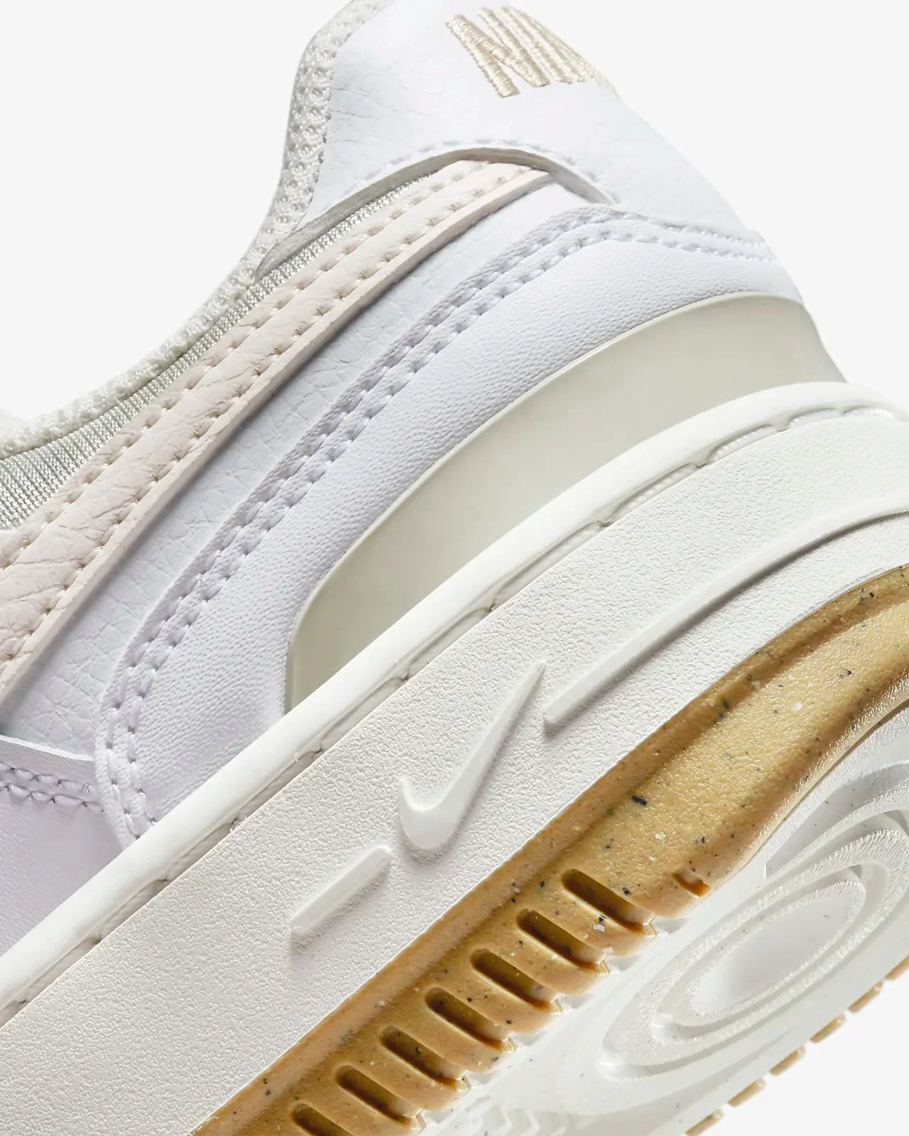 Кроссовки Nike DX9176-103 Nike Gamma Force white 37 купить,0