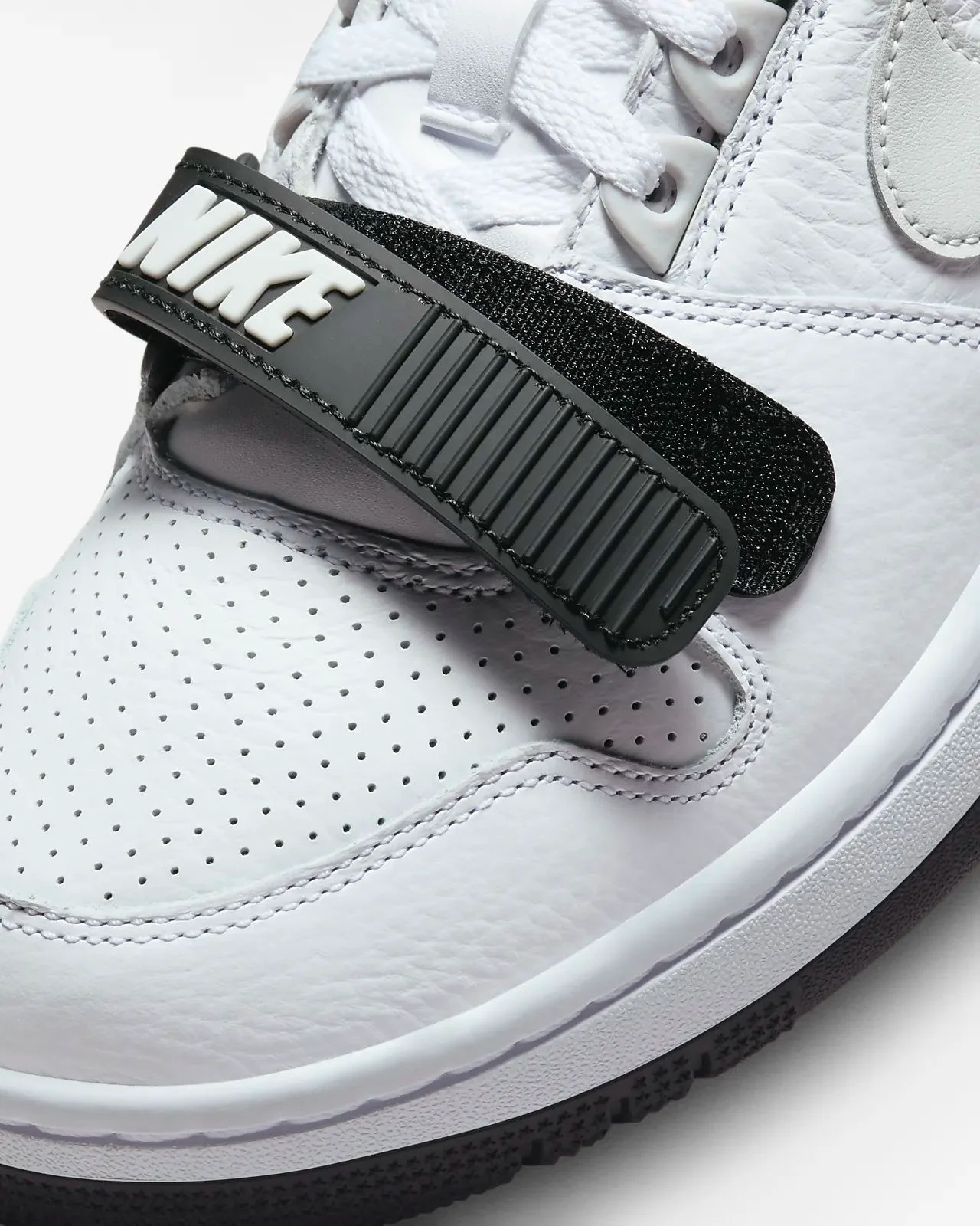 Кеды Nike DZ4627-101 Air Alpha Force 88 Low white 39.5 купить,NaN