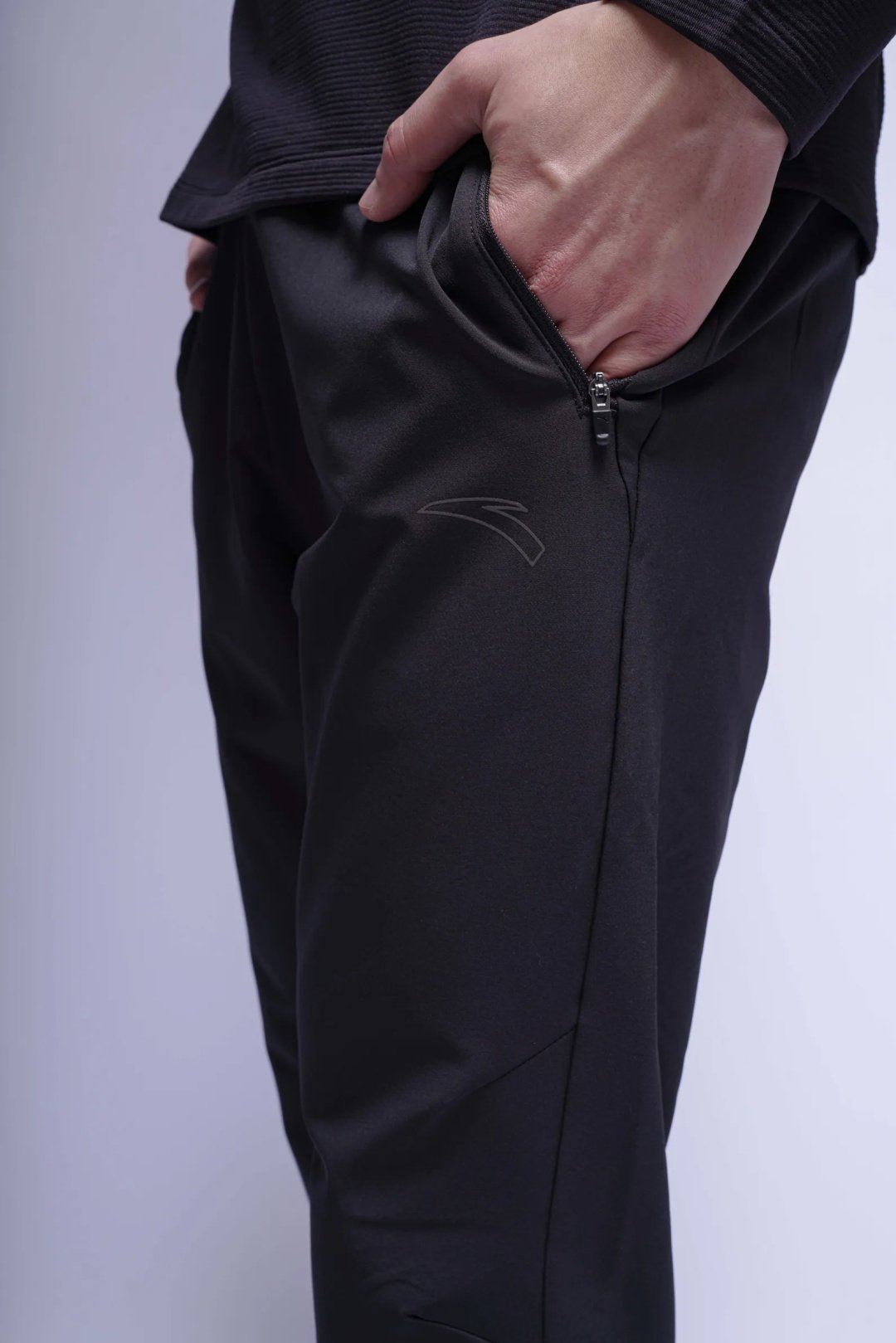 Спортивные брюки Anta черный купить,25890