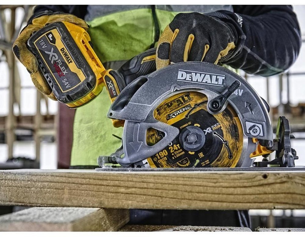 Дисковая пила DeWALT DCS578N-XJ, аккумуляторная купить,NaN