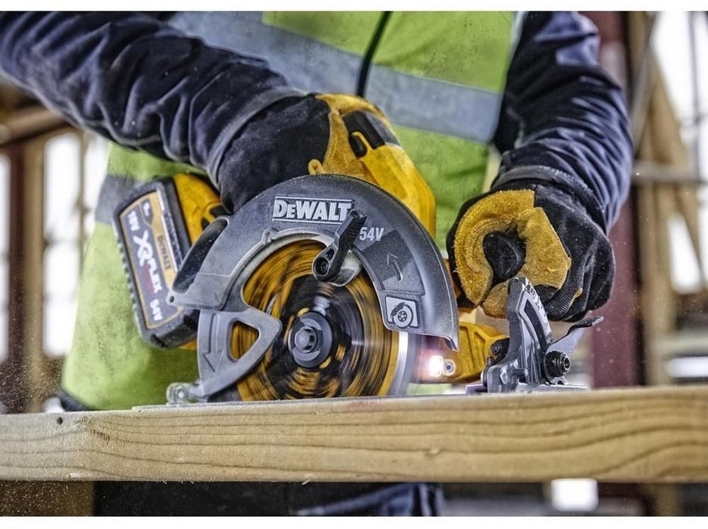 Дисковая пила DeWALT DCS578N-XJ, аккумуляторная купить,NaN