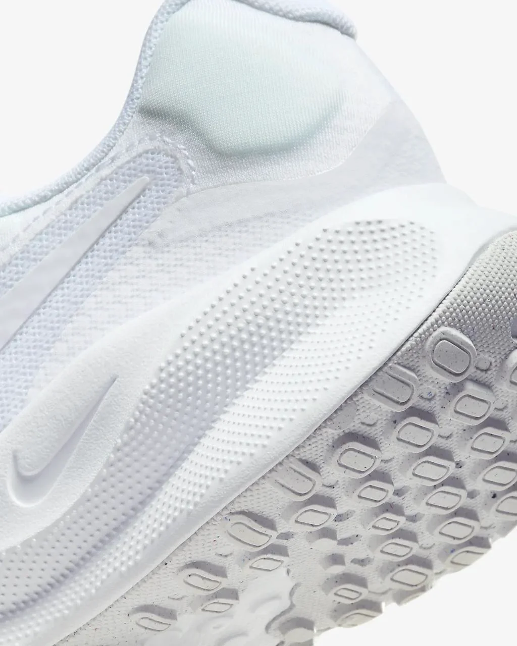 Кроссовки Nike FB2208-100 Nike Revolution 7 white 37.5 купить,NaN