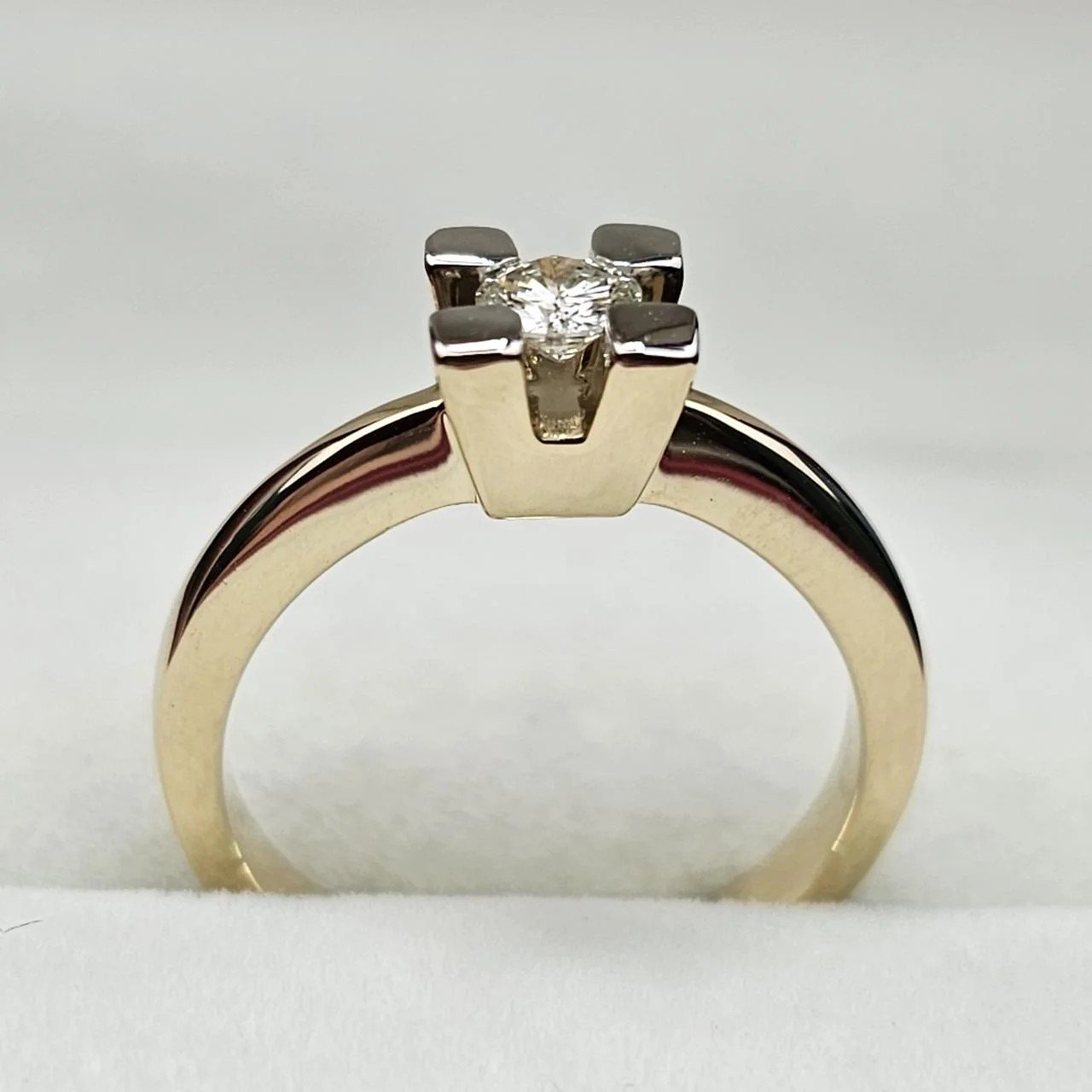 Кольцо Deimantas 110125470 16,5р 0,22ct. купить,NaN
