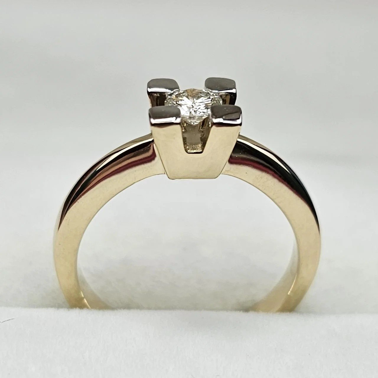 Кольцо Deimantas 110125470 16,5р 0,22ct. купить,NaN