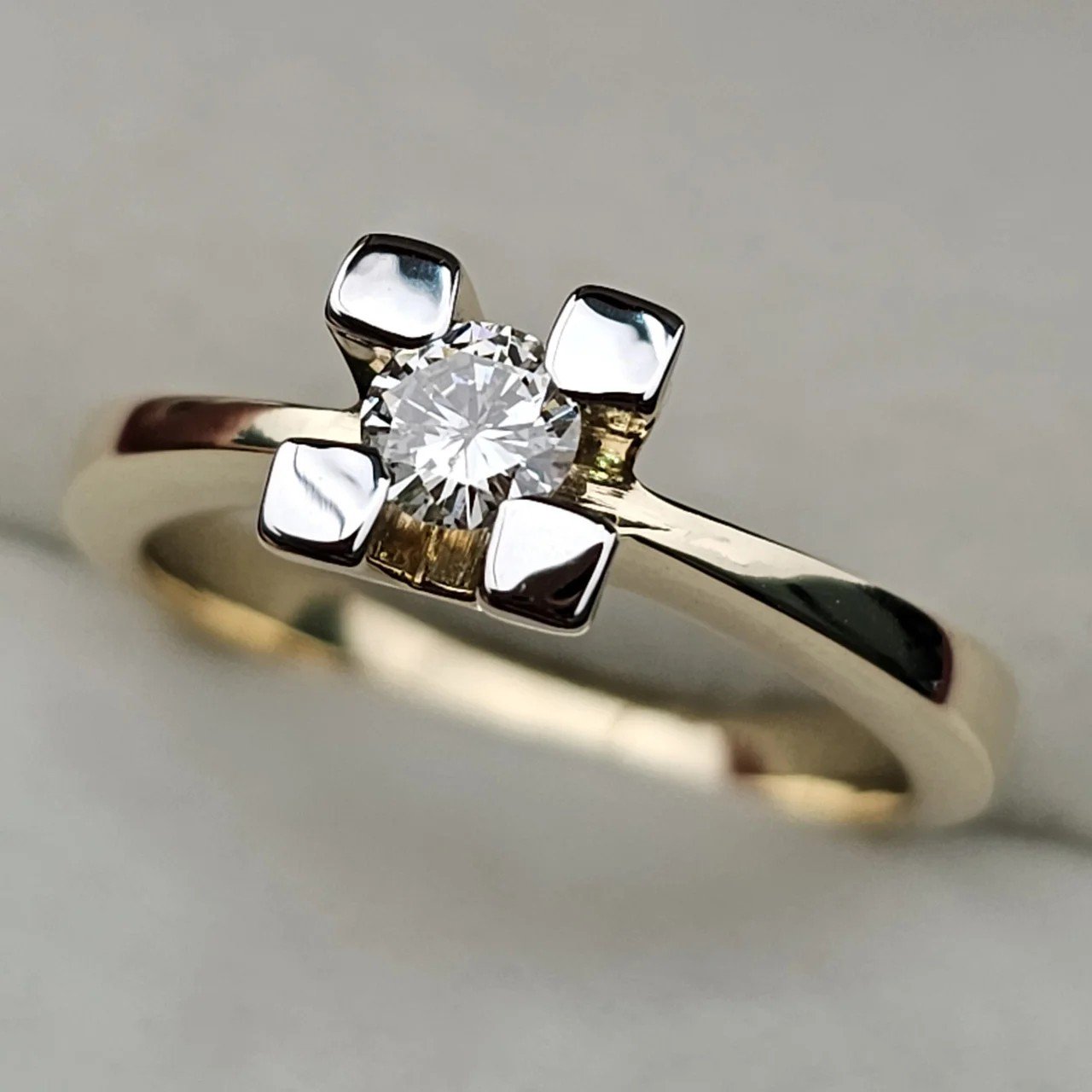 Кольцо Deimantas 110125470 16,5р 0,22ct. купить,NaN