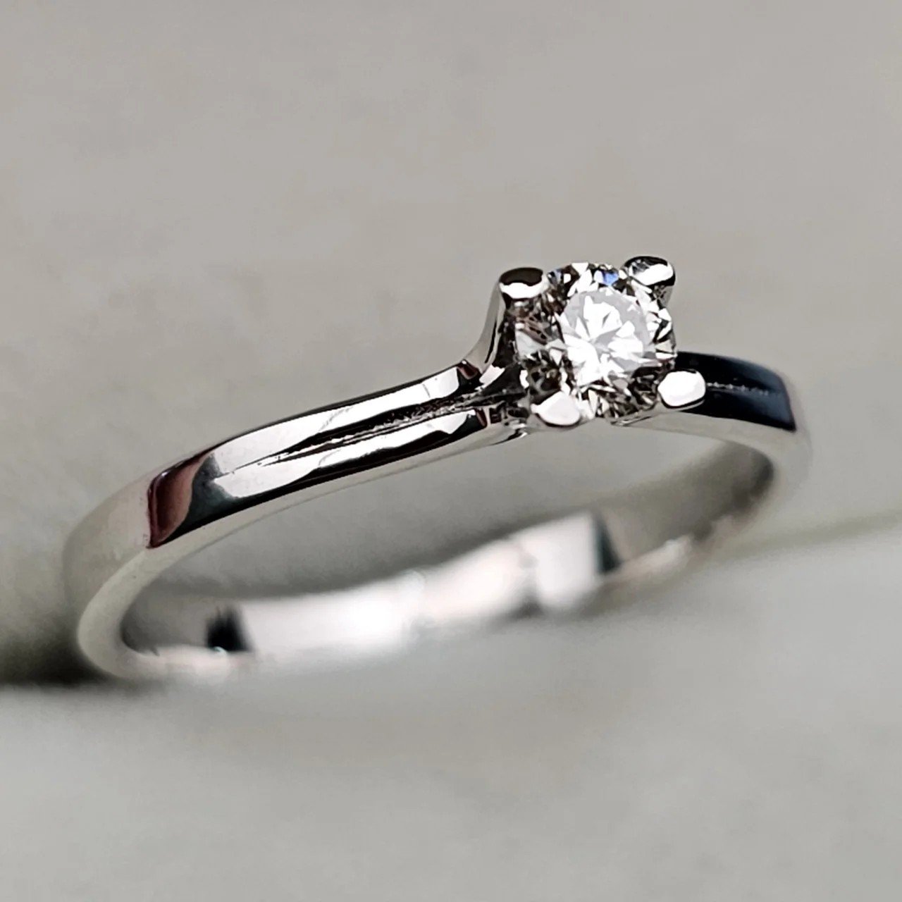 Кольцо Deimantas 110125449 16р 0,18ct. купить,NaN