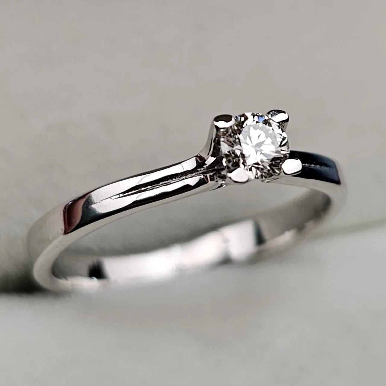Кольцо Deimantas 110125449 16р 0,18ct. купить,NaN
