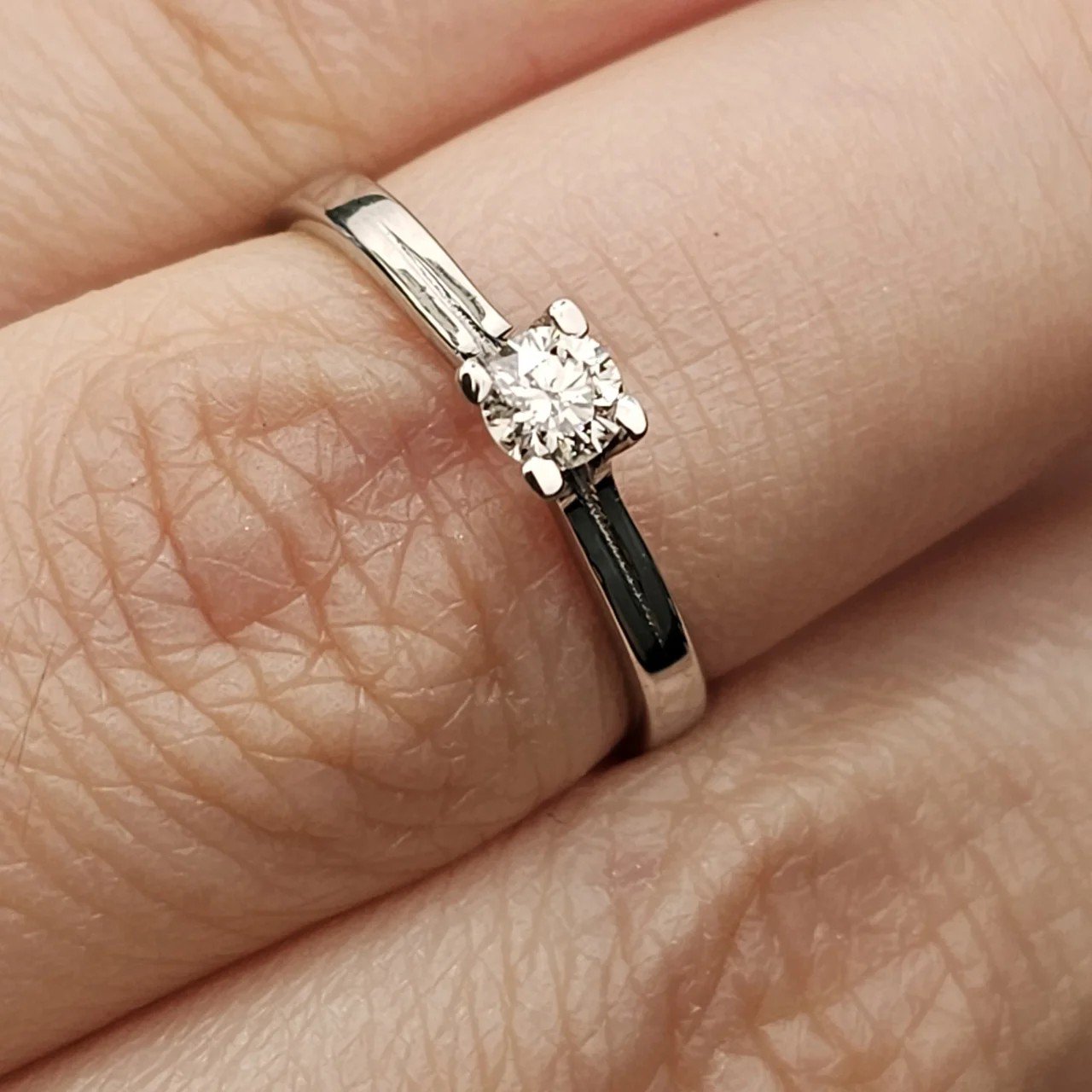 Кольцо Deimantas 110125449 16р 0,18ct. купить,NaN