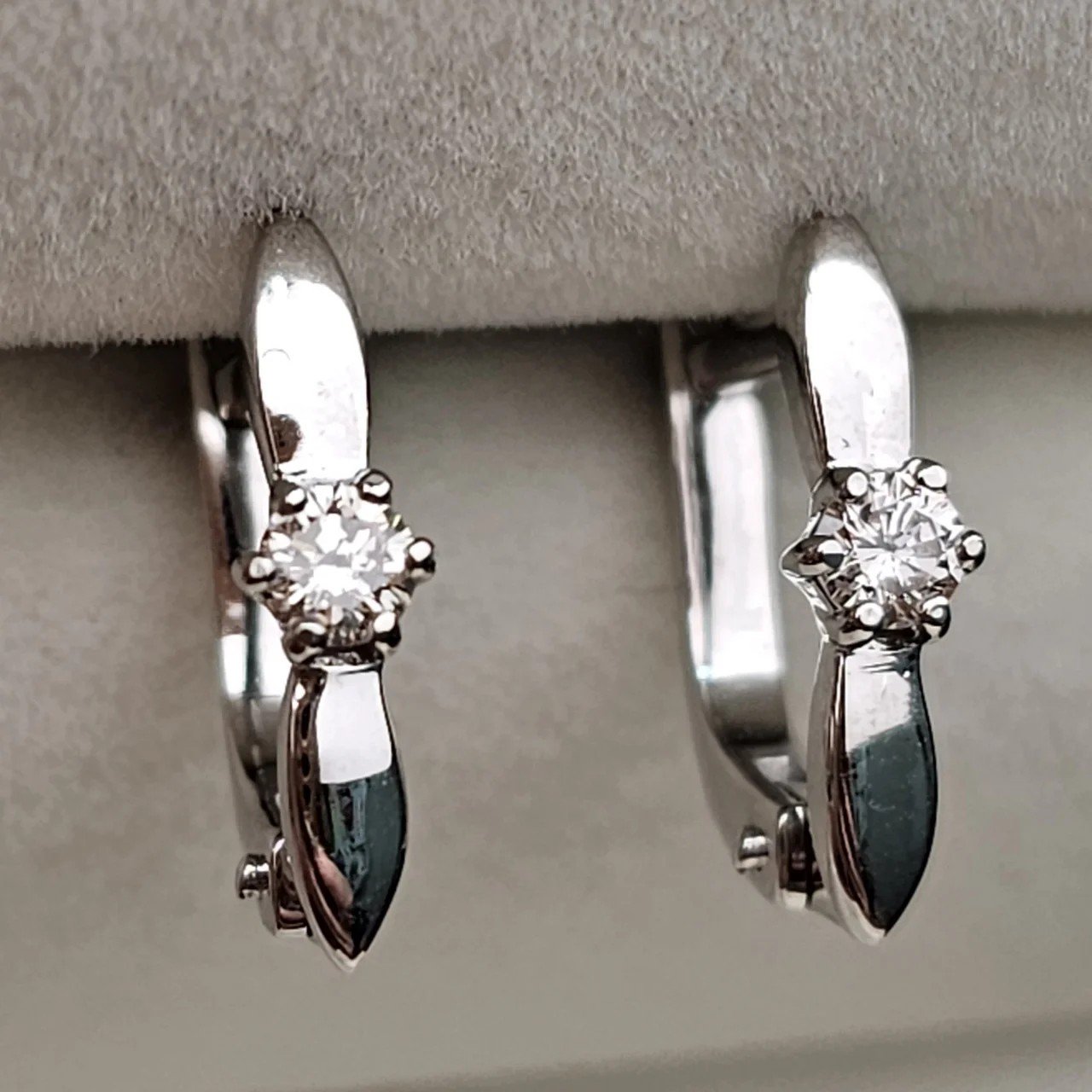 Серьги Deimantas 110125560 2,42гр 0,215ct. купить,NaN