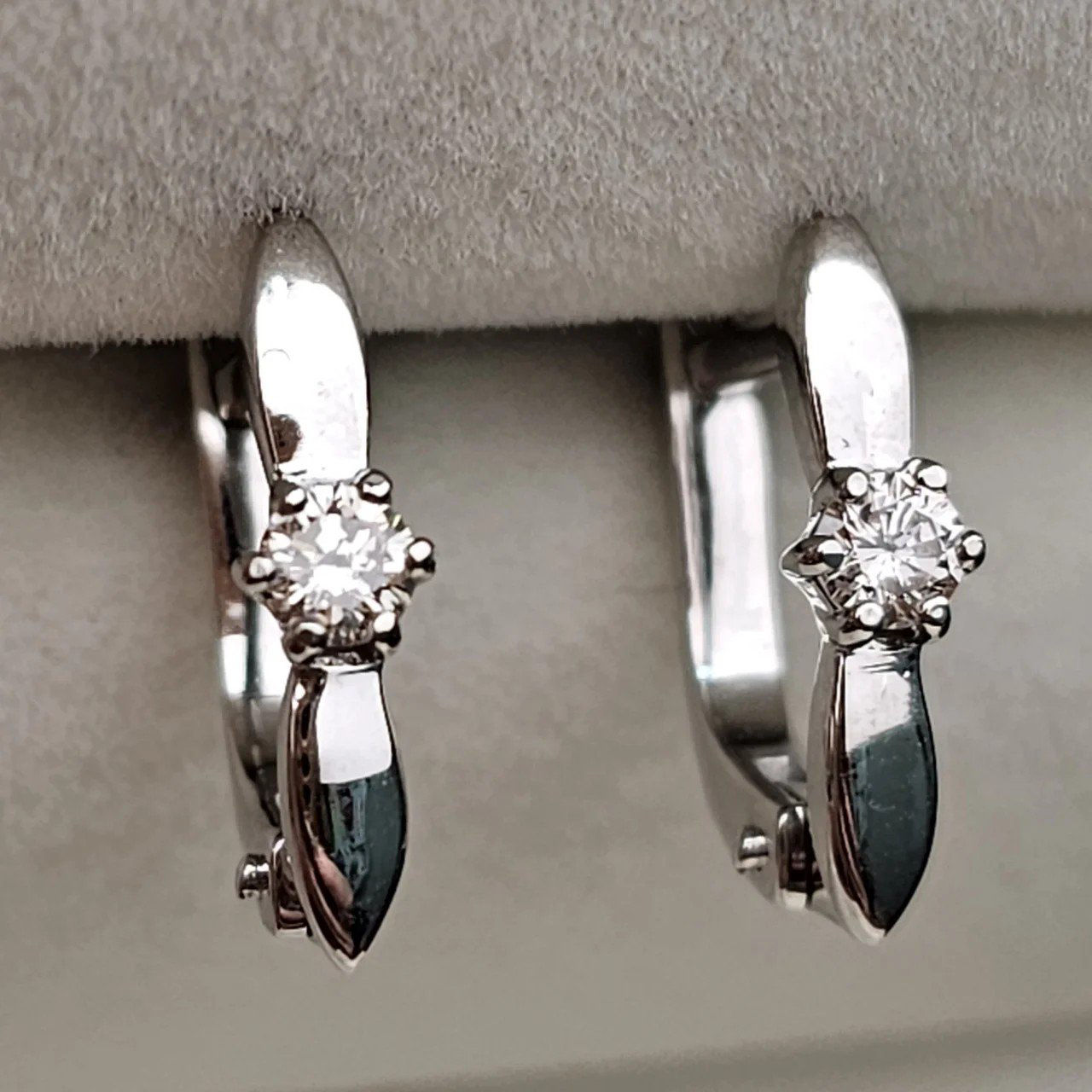 Серьги Deimantas 110125560 2,42гр 0,215ct. купить,NaN