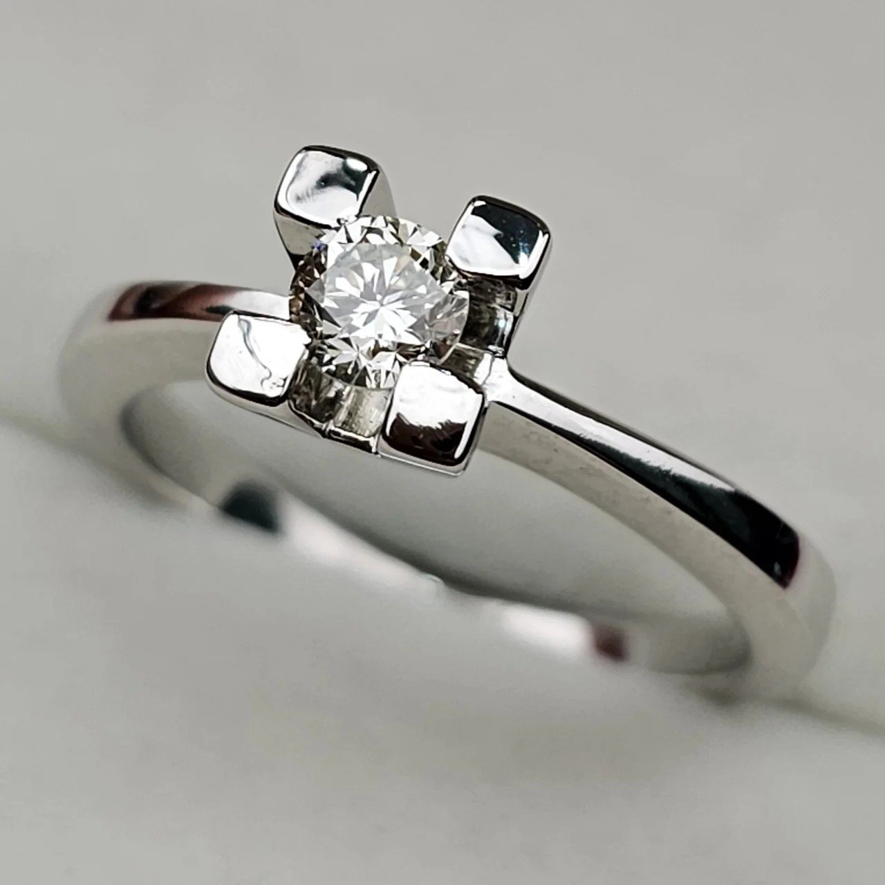 Кольцо Deimantas 110125444 17р 0,28ct. купить,NaN