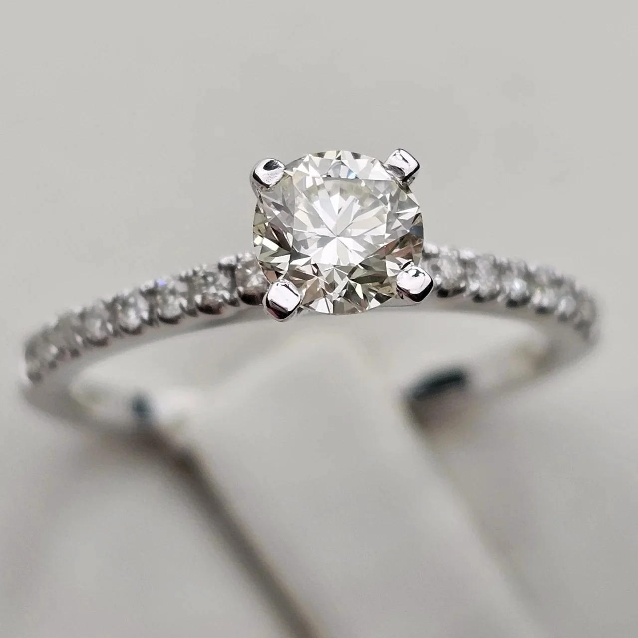 Кольцо Deimantas 117659357 0,32 Ct I1/I VG, 0.13 VS2/H VG 16р купить,NaN