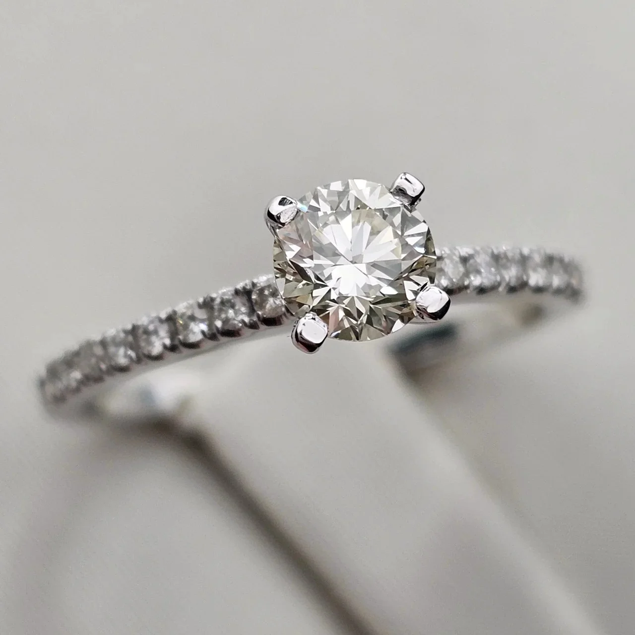 Кольцо Deimantas 117659357 0,32 Ct I1/I VG, 0.13 VS2/H VG 16р купить,NaN