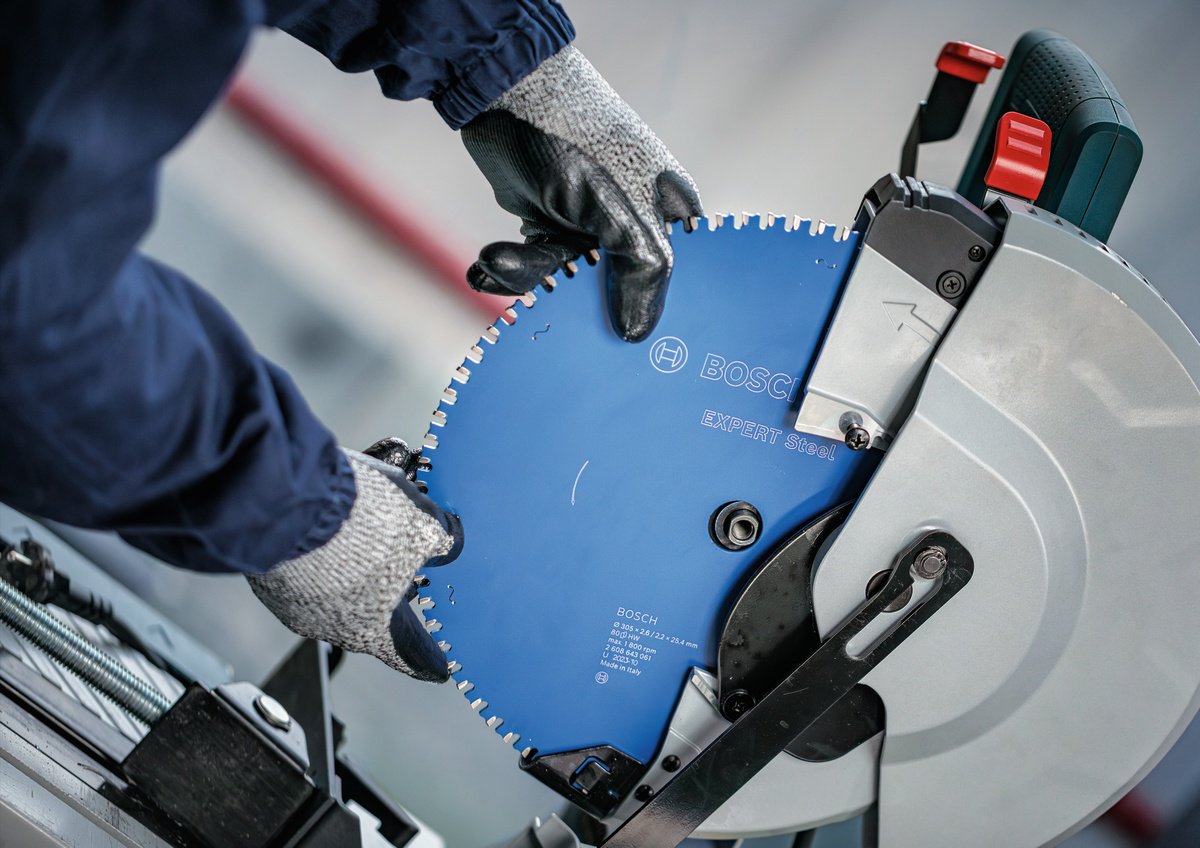 Bosch Полотно для циркулярной пилы EXPERT Steel, 305x25.4х1 мм, 2608643060