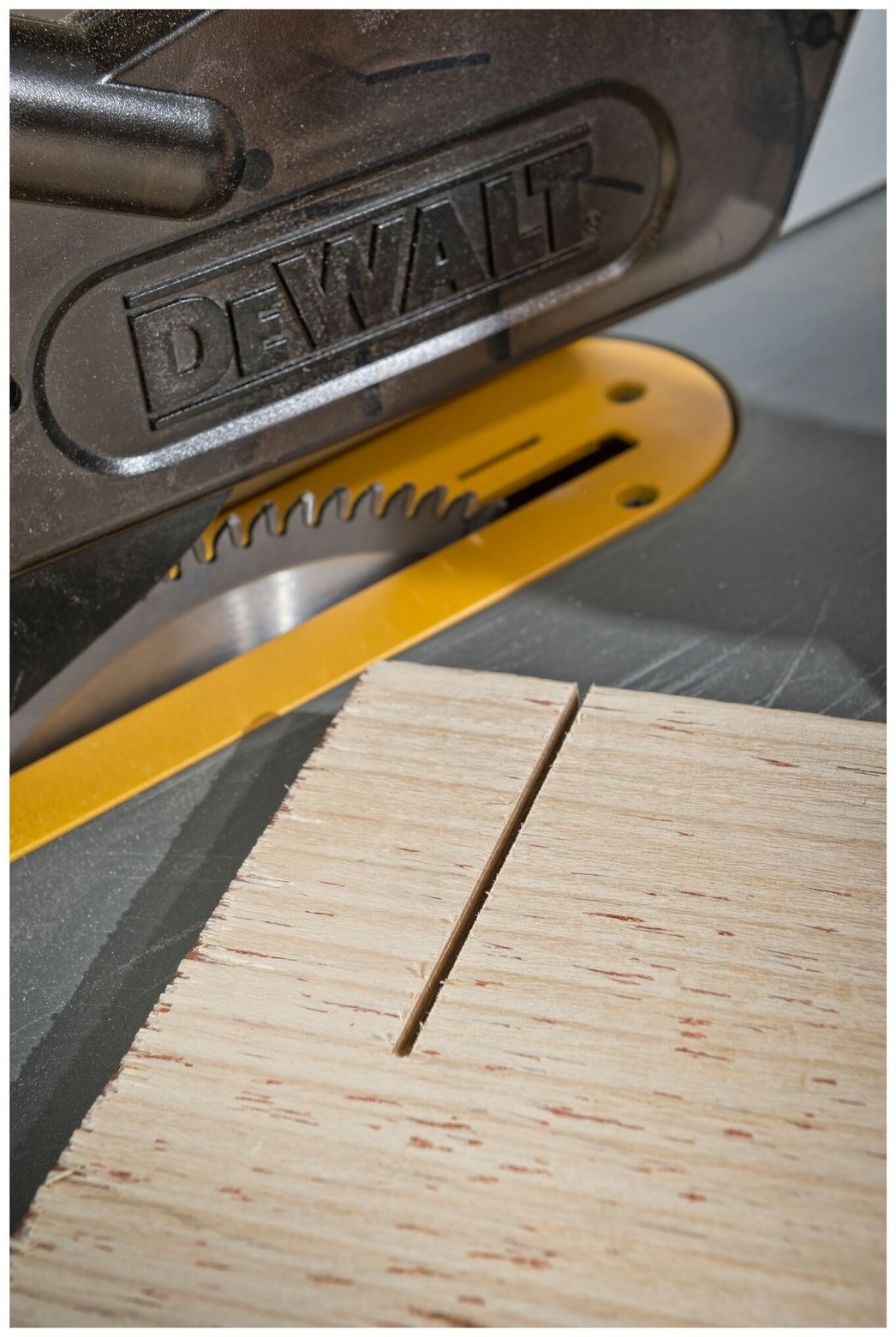 Пильный диск по дереву DeWALT DT4282, 250x30 мм, 96Т