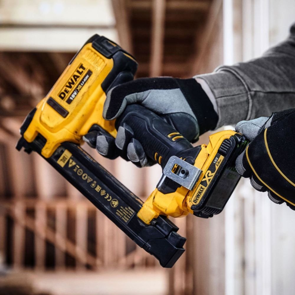 Строительный степлер DeWALT DCN701N-XJ купить,NaN