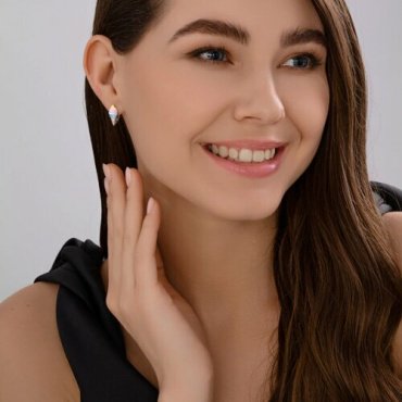 Серьги Diamant 94-120-02224-1 вес 1.9 г серебро, эмаль, фианит купить,NaN