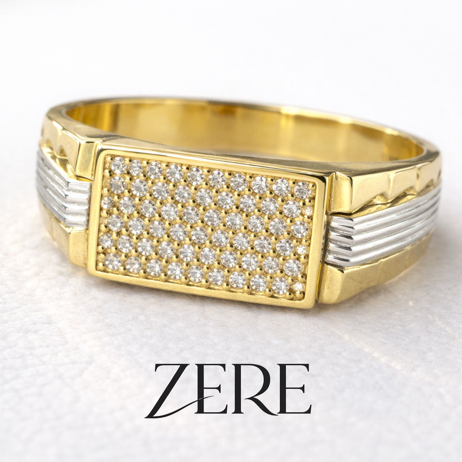 Кольцо печатка ZERE золотое с камнями, стильное массивное