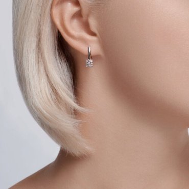 Серьги Diamant 51-220-02039-1 вес 2.65 г золото, бриллиант купить,486501