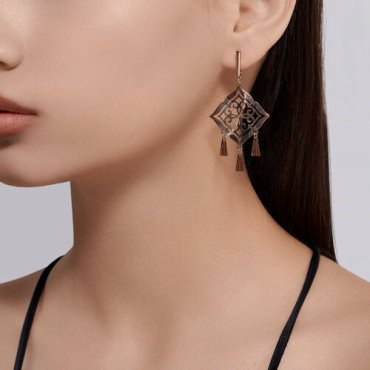 Серьги Diamant 51-121-02107-2 вес 4.53 г золото, без вставок купить,NaN
