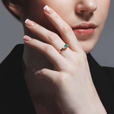 Кольцо SOKOLOV 3010590_18 размер 18 вес 2.45 г золото, бриллиант, изумруд купить,1045295