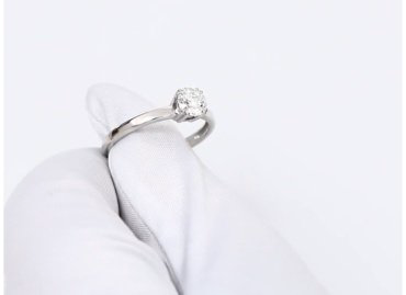 Кольцо Diamant 52-210-02371-1 размер 19 вес 2.47 г золото, бриллиант выращенный купить,719999