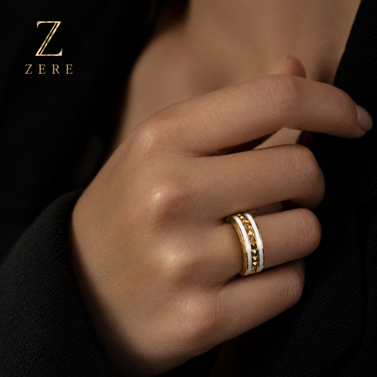 Кольцо Zere с гравировкой и вставками 17.5р 7.2гр - ForteMarket Кольцо Zere с гравировкой и вставками 17.5р 7.2гр купить,601300