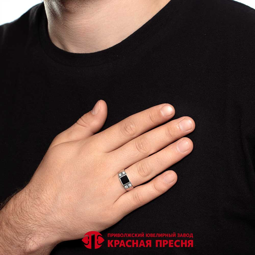 Кольцо Красная пресня 23815648 размер 19 вес 4.4 г серебро, эмаль, фианит купить,26573