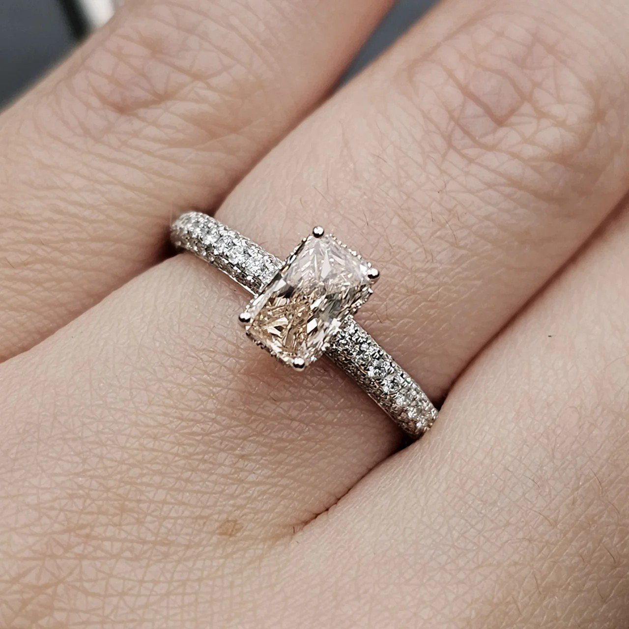 Кольцо Deimantas 110528594 17,5р 2,86гр 0,70ct 0,51ct. купить,NaN