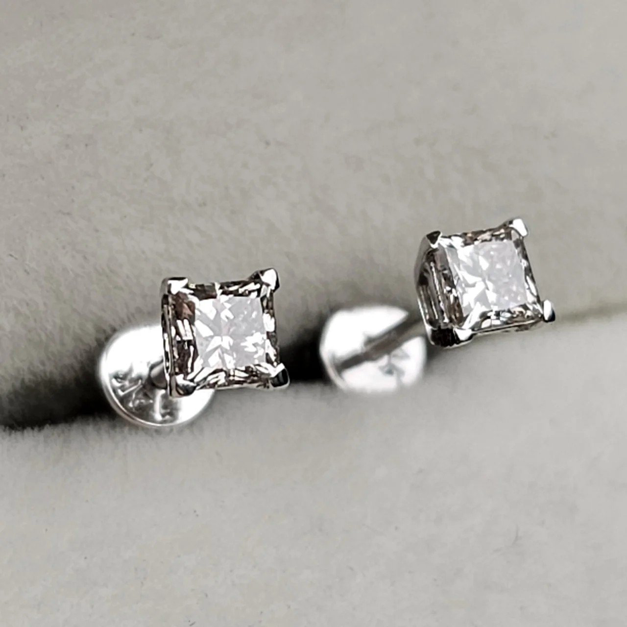 Серьги Deimantas 110528996 0,7гр 0,47ct. купить,NaN