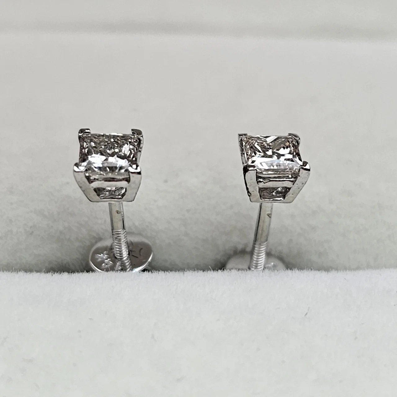 Серьги Deimantas 110528996 0,7гр 0,47ct. купить,NaN
