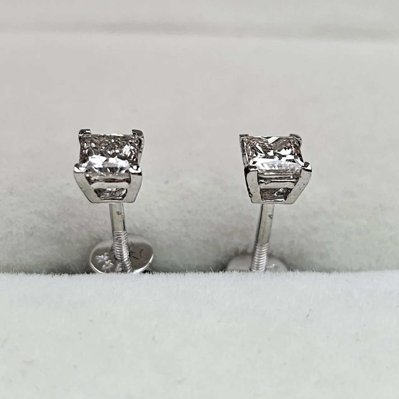 Серьги Deimantas 110528996 0,7гр 0,47ct. купить,NaN