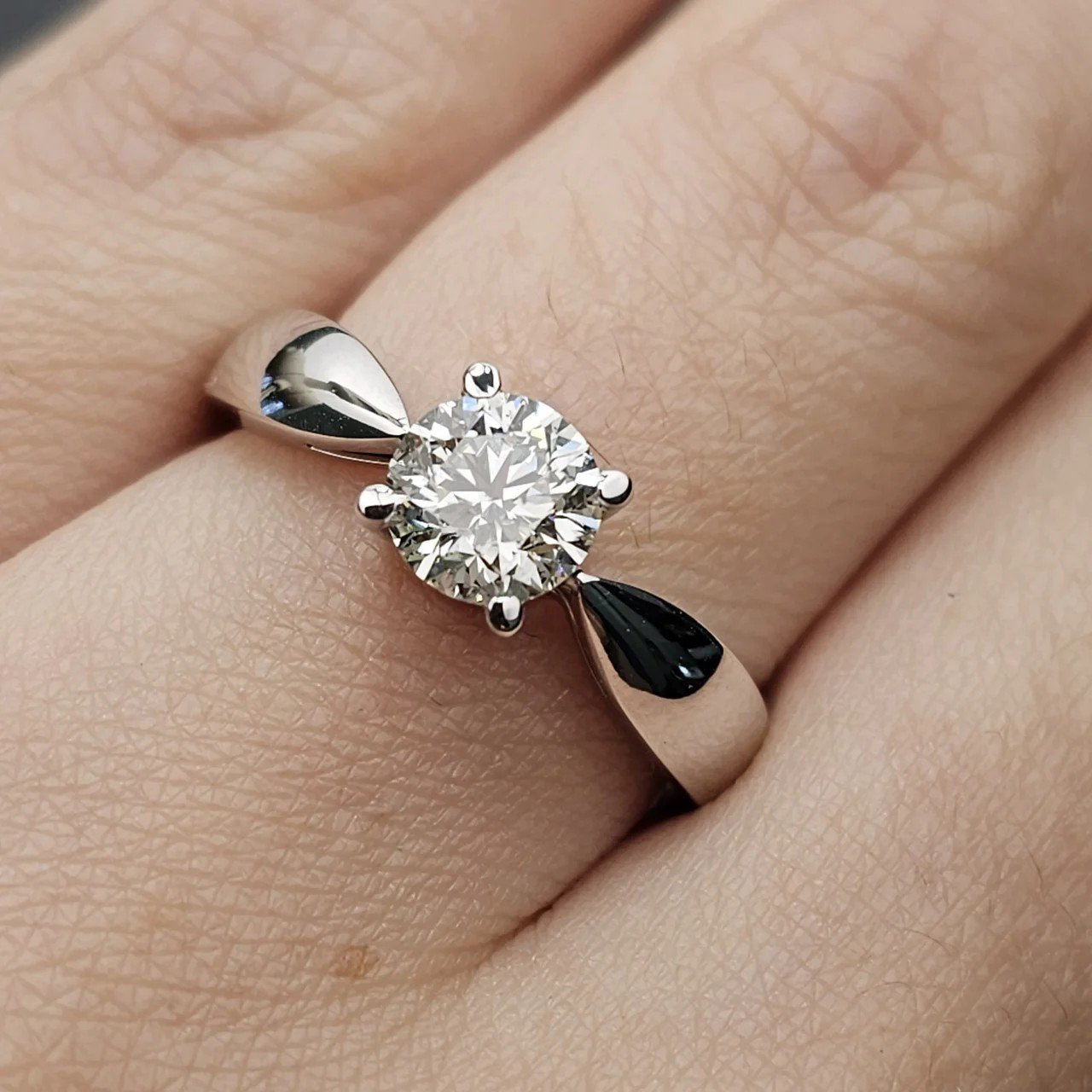Кольцо Deimantas 110528576 17,5р 5,47гр 1,0ct. купить,NaN