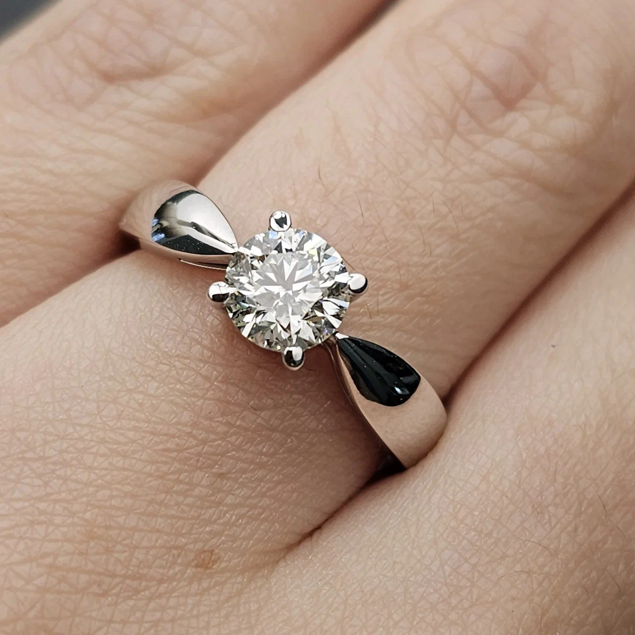 Кольцо Deimantas 110528576 17,5р 5,47гр 1,0ct. купить,NaN