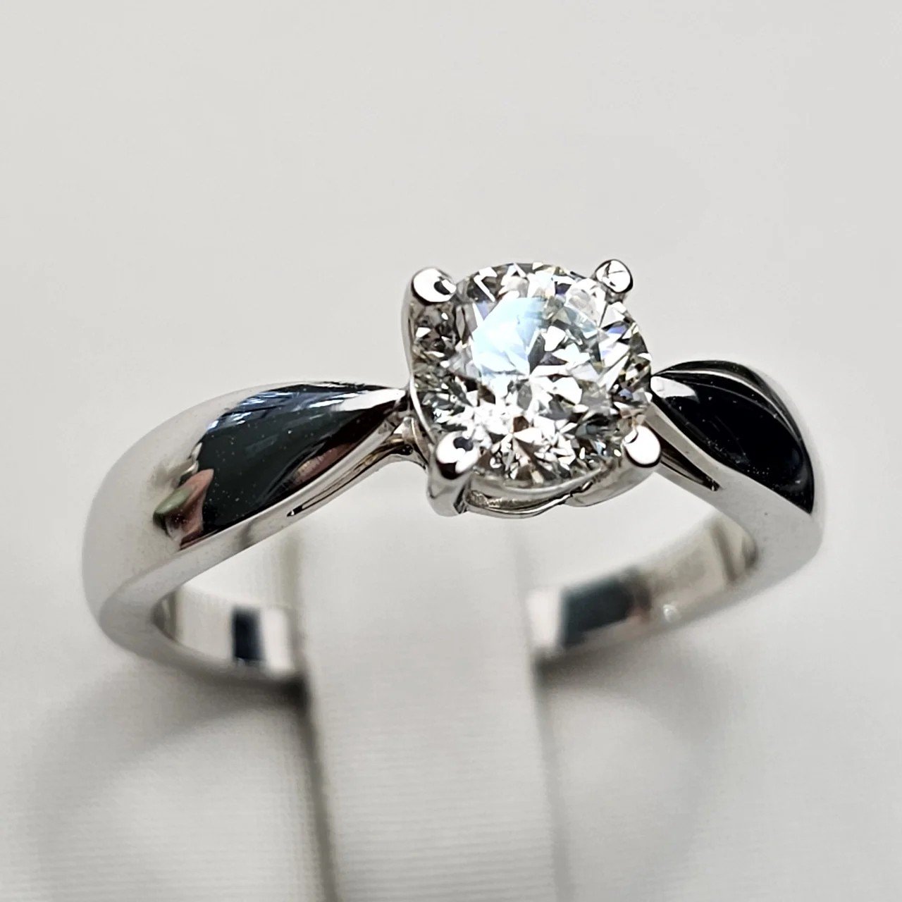 Кольцо Deimantas 110528576 17,5р 5,47гр 1,0ct. купить,NaN