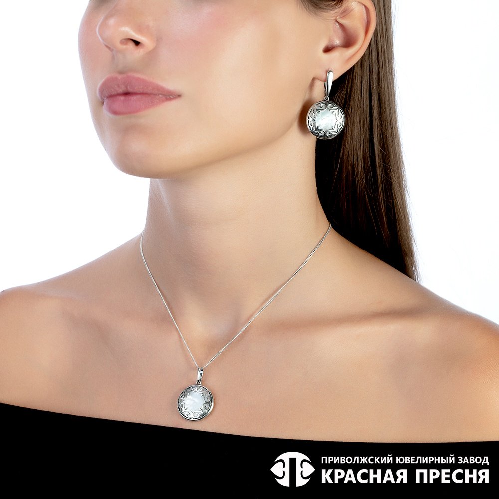 Серьги Красная пресня 33313934 вес 9.4 г серебро, перламутр купить,48222