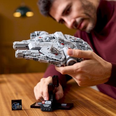 LEGO Сокол тысячелетия Star Wars 75375, деталей 921 шт