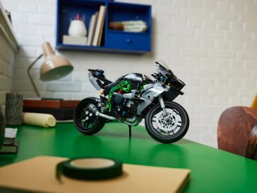 LEGO Техник Мотоцикл Kawasaki Ninja H2R 42170, деталей 643 шт